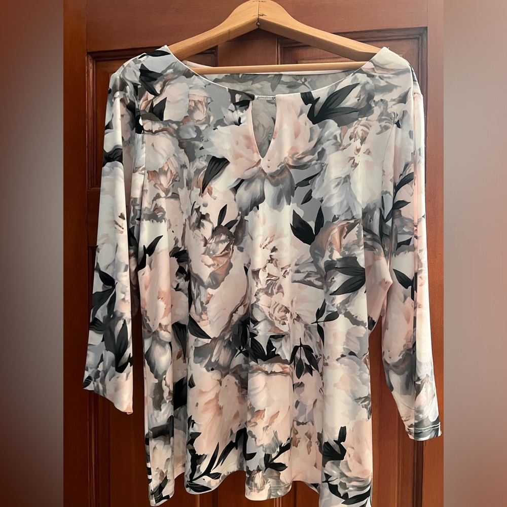 Calvin Kline floral top in 1X.